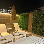 Oasis Ii - Your Private Retreat With Jacuzzi 펜션