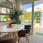 펜션 Oasis Ii - Your Private Retreat With Jacuzzi *