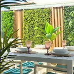 Oasis Ii - Your Private Retreat With Jacuzzi 펜션 *