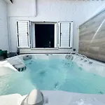 펜션 Oasis Ii - Your Private Retreat With Jacuzzi *