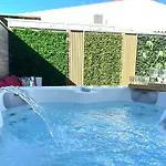 Oasis Ii - Your Private Retreat With Jacuzzi 플라야 델 잉글스