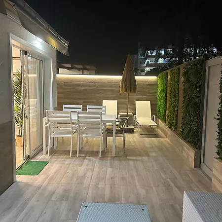 Oasis Beach Home II - Your Retreat With Private Jacuzzi Playa del Inglés
