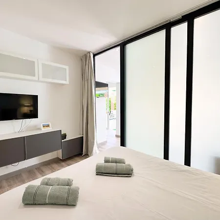 Oasis Beach Home II - Your Retreat With Private Jacuzzi Playa del Inglés