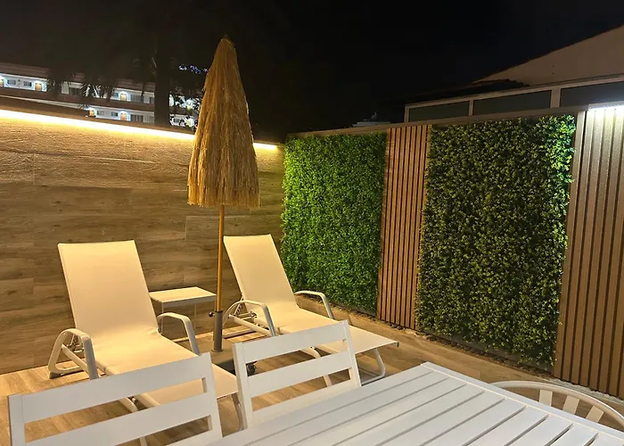 Oasis Ii - Your Private Retreat With Jacuzzi Будинок відпочинку