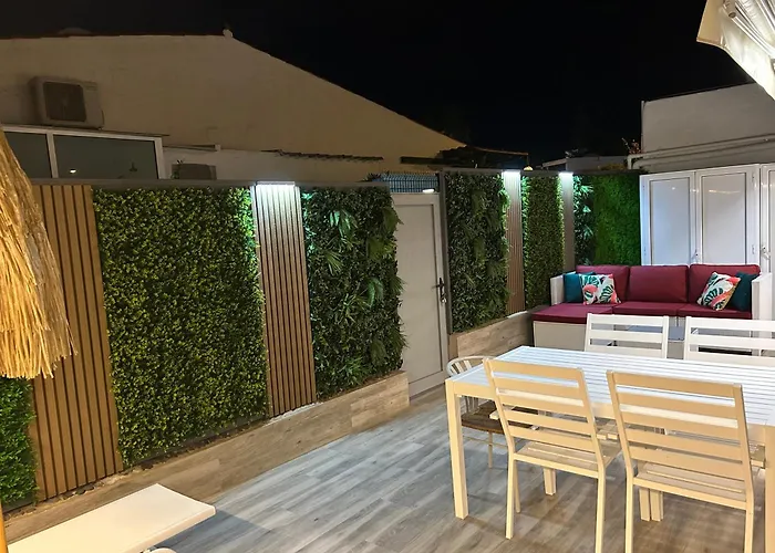 Будинок відпочинку Oasis Ii - Your Private Retreat With Jacuzzi