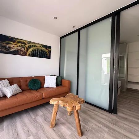 Oasis Ii - Your Private Retreat With Jacuzzi Nyaraló